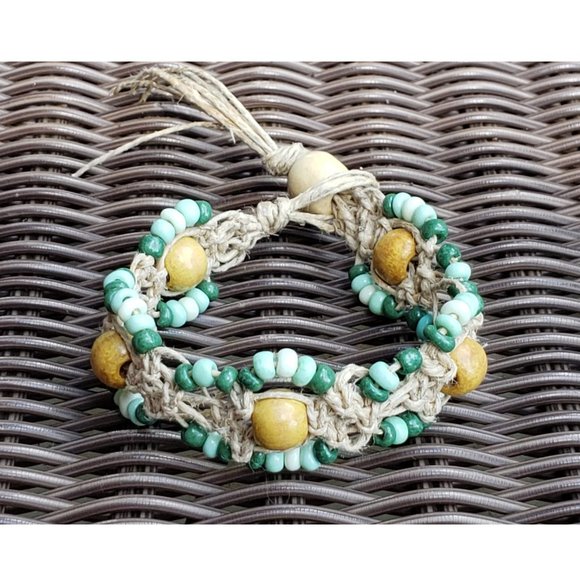 Green Tone Beaded Hand-crafted Hemp Bracelet - Picture 3 of 7
